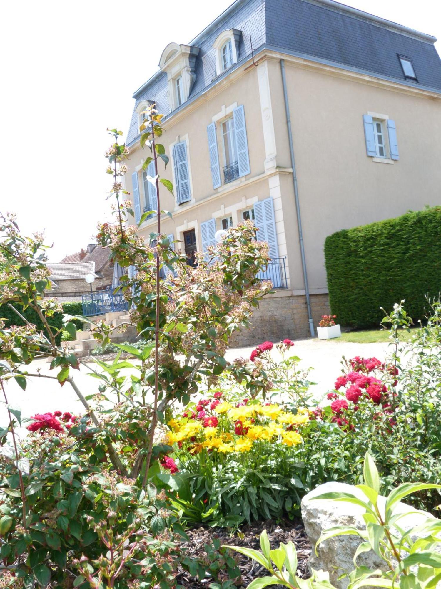 Hôtel Restaurant du Cheval Blanc Saint-Boil Extérieur photo