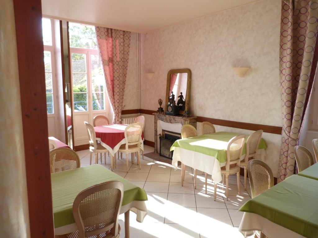 Hôtel Restaurant du Cheval Blanc Saint-Boil Extérieur photo